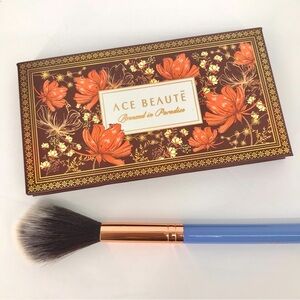 Luxie Pro Face Brush & Ace Beauté Bronzer Palette